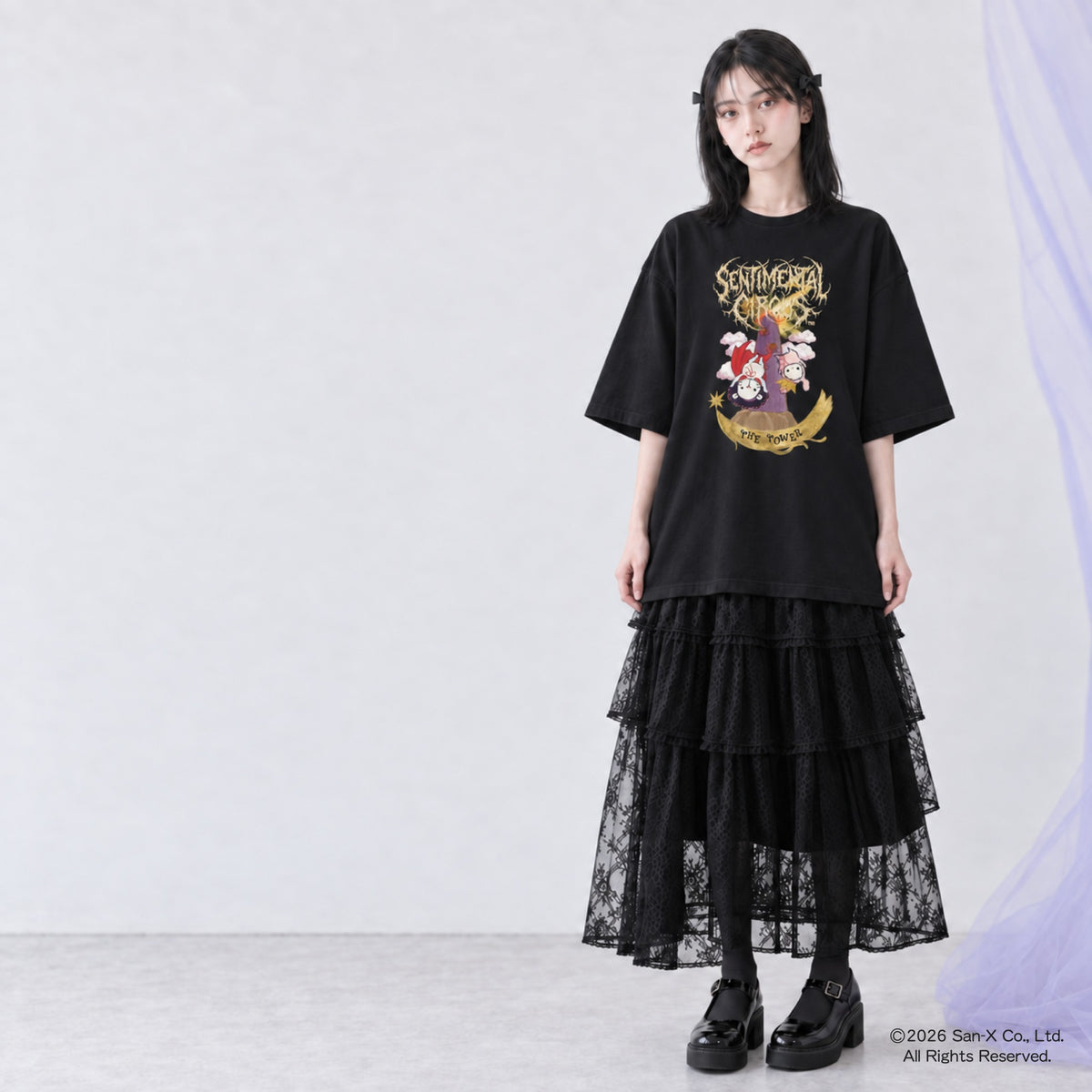 ルナズ センチメンタルサーカス タロットTシャツ THE TOWER 女性の着用イメージ
