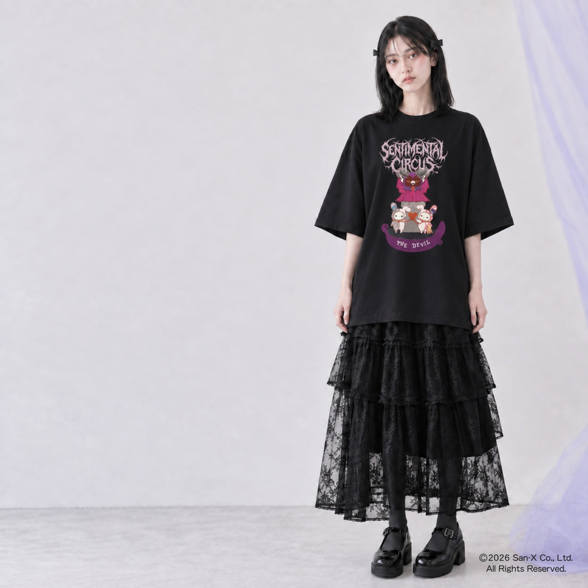 ルナズ センチメンタルサーカス タロットTシャツ THE DEVIL 女性の着用イメージ